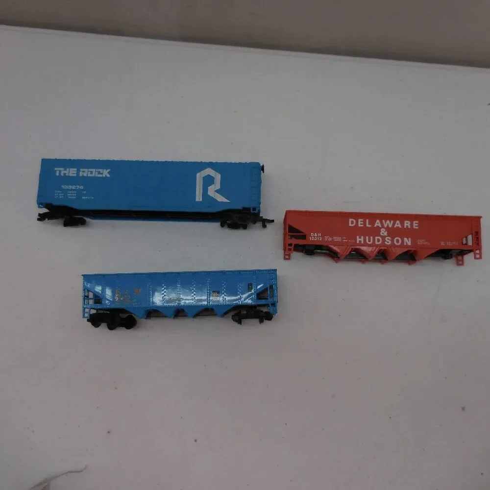 Bachmann Trains Damaged Cards, need‎ Wheels replaced/repaired on each